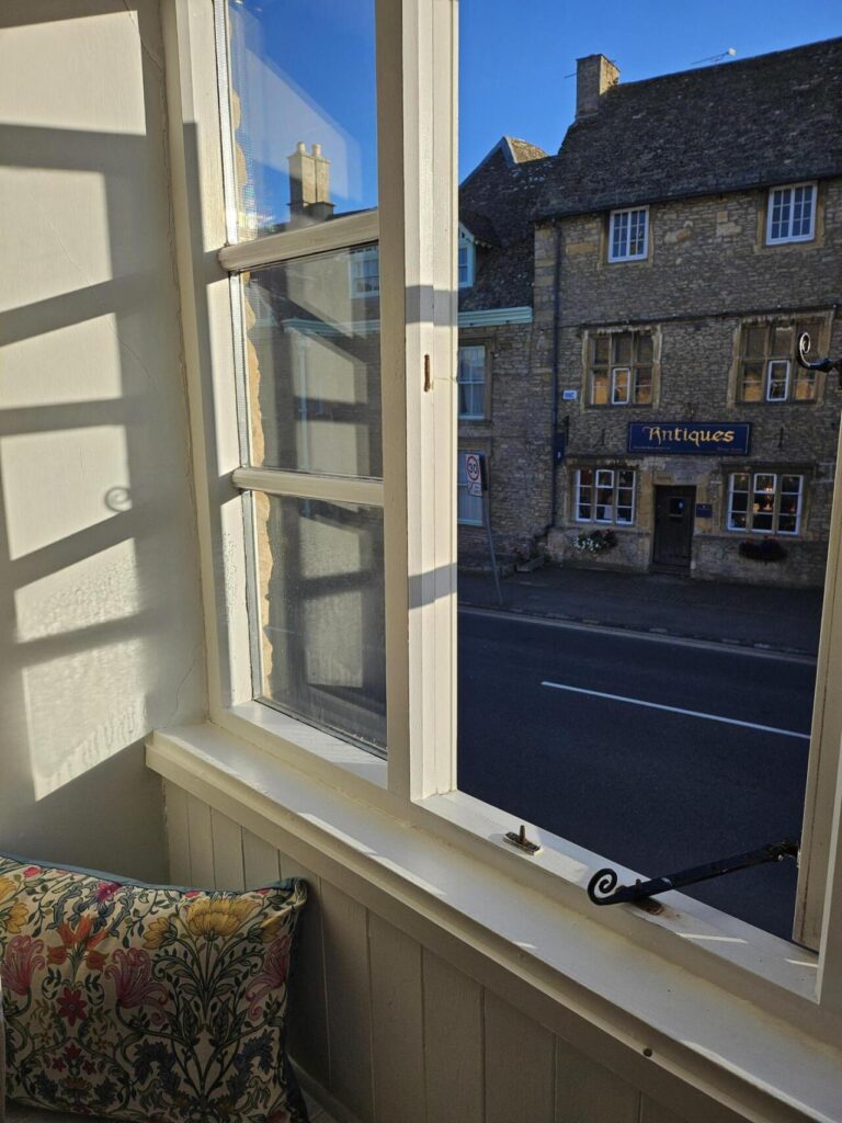 cotswold-cottage-guesthouse-classic-king-room-1-03