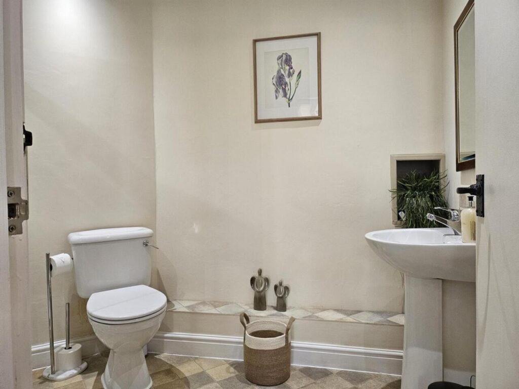 cotswold-cottage-guesthouse-classic-king-room-1-04