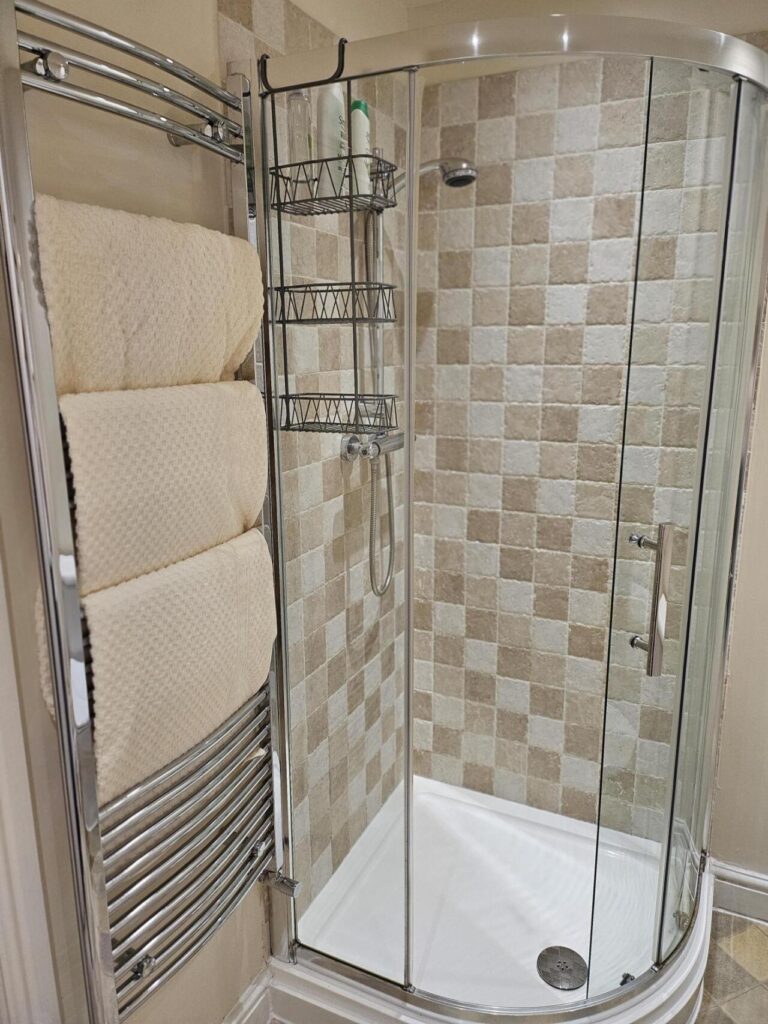 cotswold-cottage-guesthouse-classic-king-room-1-05