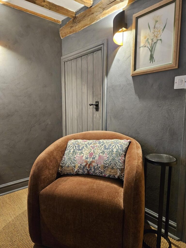 cotswold-cottage-guesthouse-classic-king-room-3-02