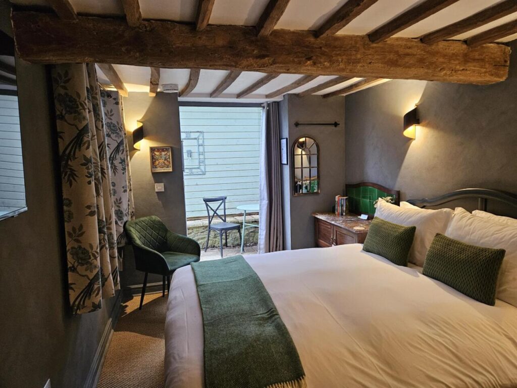 cotswold-cottage-guesthouse-classic-king-room-3-05