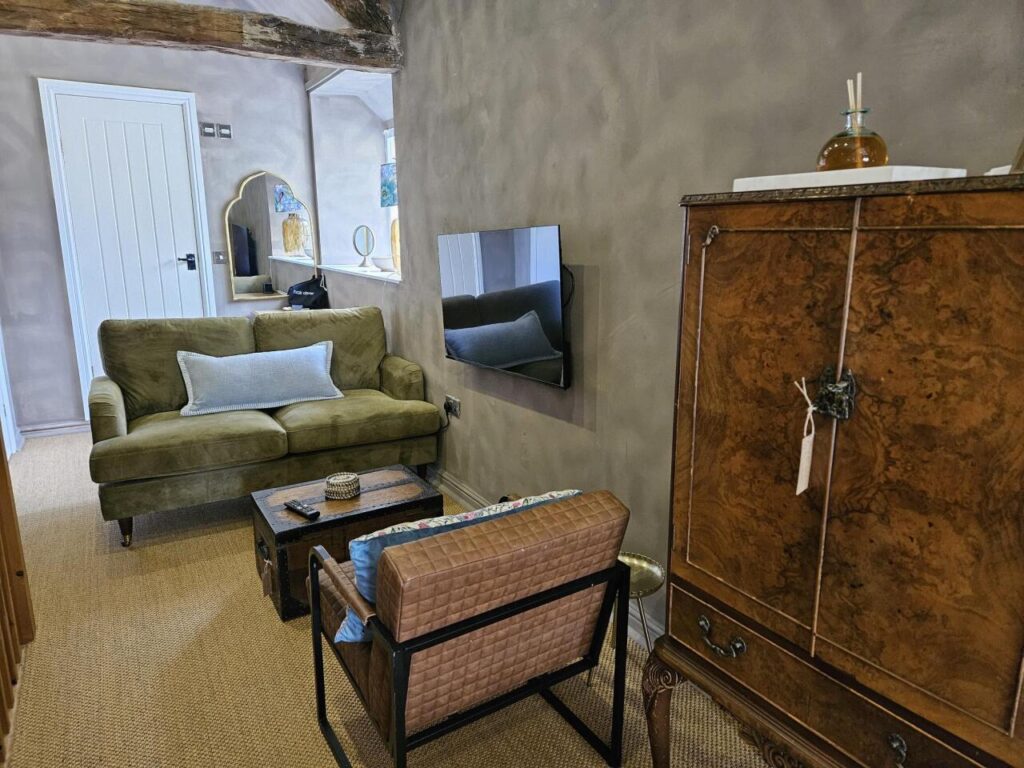 cotswold-cottage-guesthouse-family-suite-11