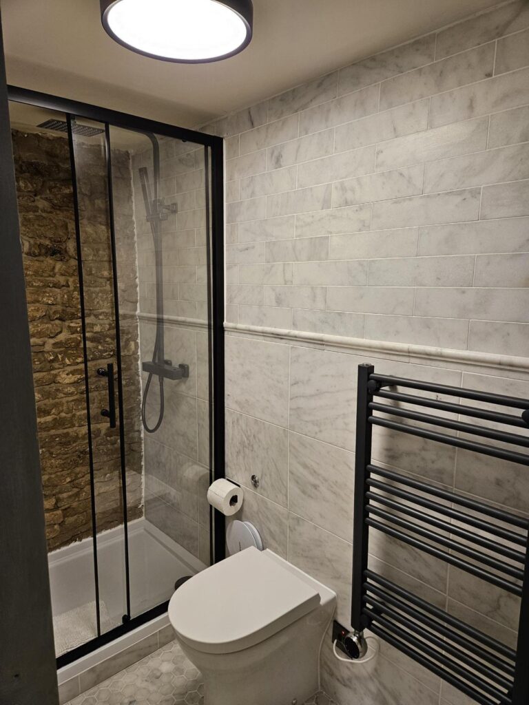 cotswold-cottage-guesthouse-shoebox-basic-double-room-04